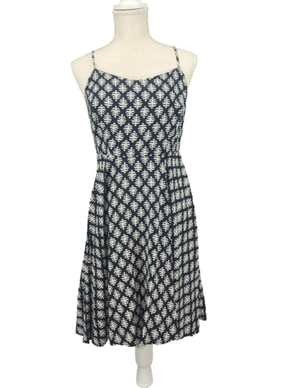 Old Navy Fit And Flare Cami Dress Spaghetti Strap Size M Black White Leaf Print